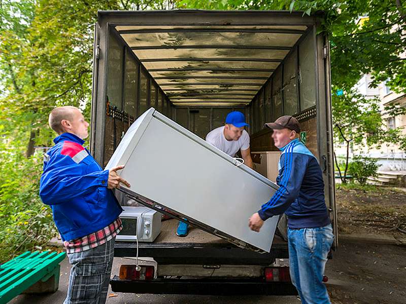 Заказать грузовой автомобиль для переезда квартиры из Комсомольска-на-Амуре в Калининград
