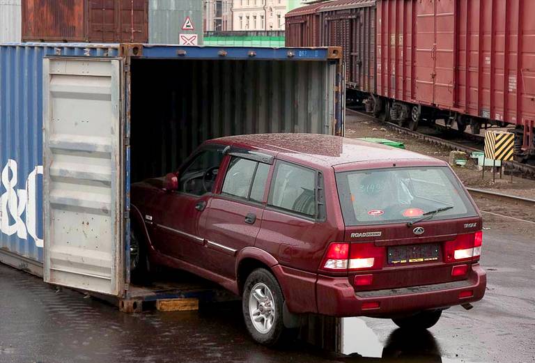 Сколько стоит доставить жд сеткой авто  из Хабаровска в Горнозаводска